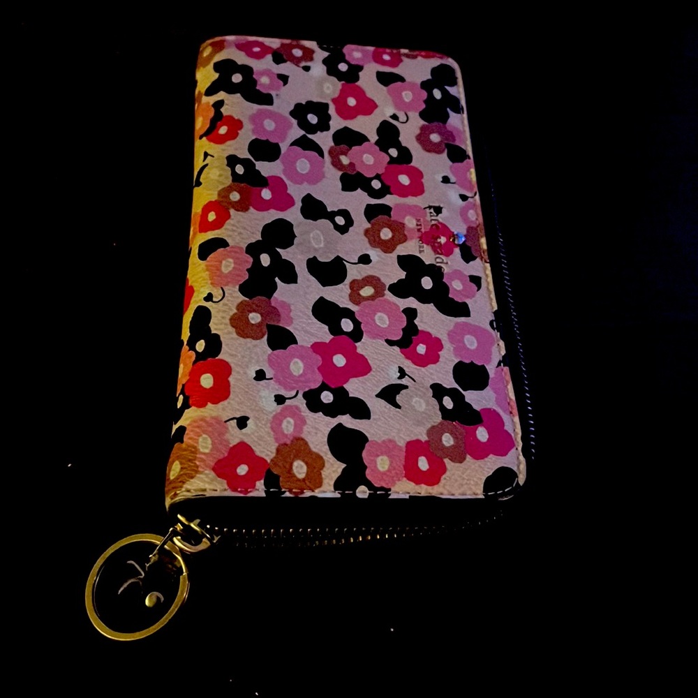 Kate Spade used wallet still in very good condition